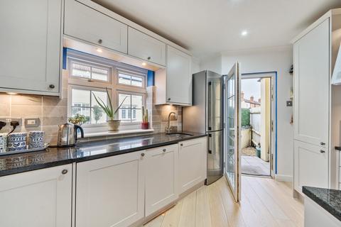 2 bedroom end of terrace house for sale, Glencoe Road, Weybridge, Surrey