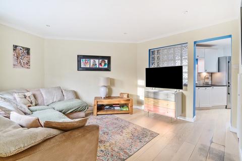 2 bedroom end of terrace house for sale, Glencoe Road, Weybridge, Surrey