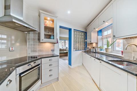 2 bedroom end of terrace house for sale, Glencoe Road, Weybridge, Surrey