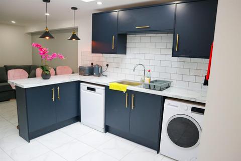 5 bedroom terraced house to rent, Hugh Road, Coventry