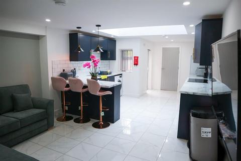 5 bedroom terraced house to rent, Hugh Road, Coventry