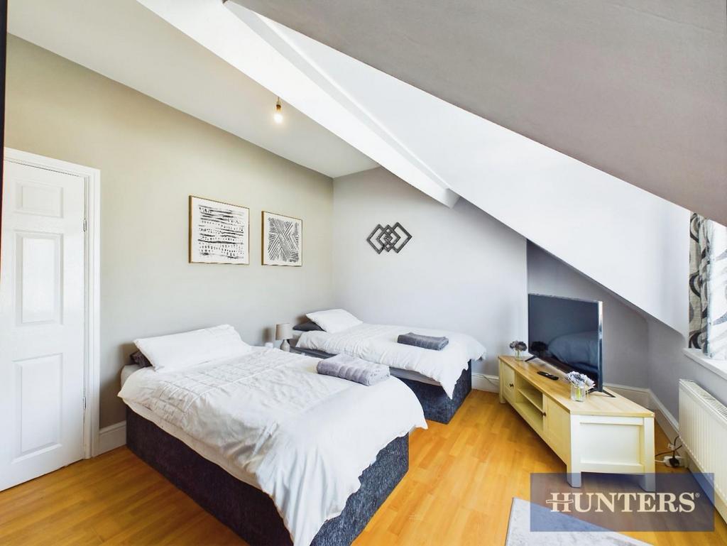220f73b5-CAM03696 G0-PR0404-STILL002.jpg