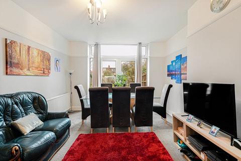 11 Cranmore Avenue, Isleworth, TW7 4QW