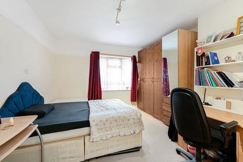 11 Cranmore Avenue, Isleworth, TW7 4QW