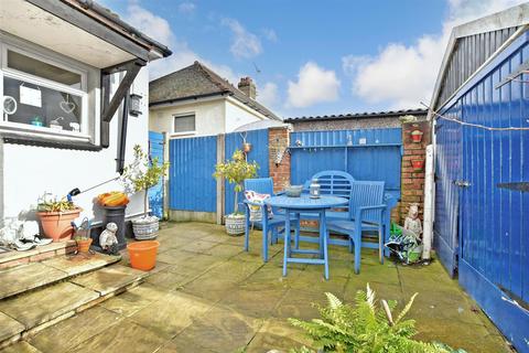 58 Ravenscourt Drive, Hornchurch, RM12 6HL