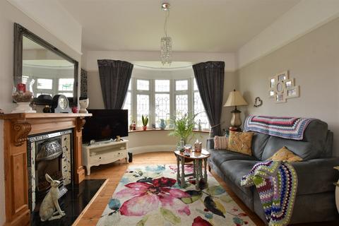 58 Ravenscourt Drive, Hornchurch, RM12 6HL