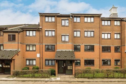 St. Benedicts Close, London SW17