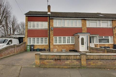 4 bedroom end of terrace house for sale, Hobbs Close, Cheshunt