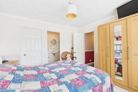 48 Hobbs Close, Cheshunt, Waltham Cross, EN8 0ED