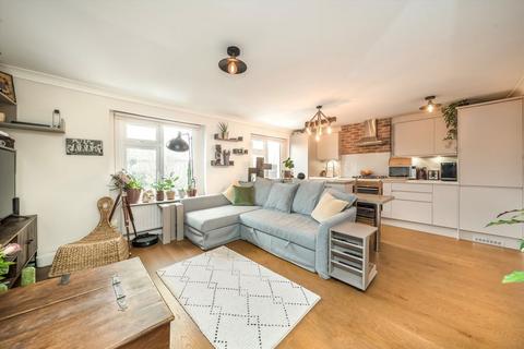 2 bedroom flat for sale, Hilldrop Crescent, London N7