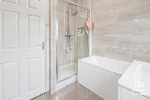 63 Whalebone Grove, Romford, RM6 6BL