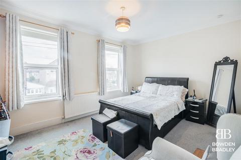 63 Whalebone Grove, Romford, RM6 6BL