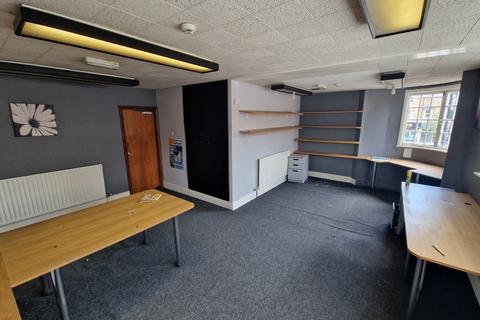 Office to rent, 2/6 Causeway Lane, Matlock, Derbyshire, DE4 3AR