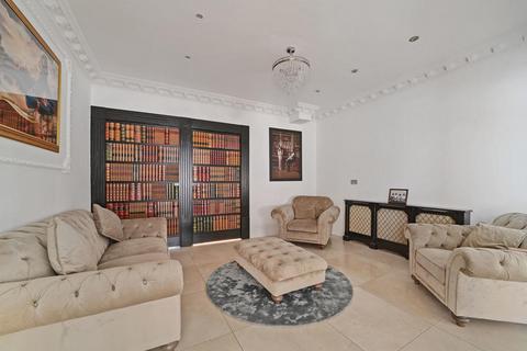 undefined, Elm Grove, Hornchurch, RM11