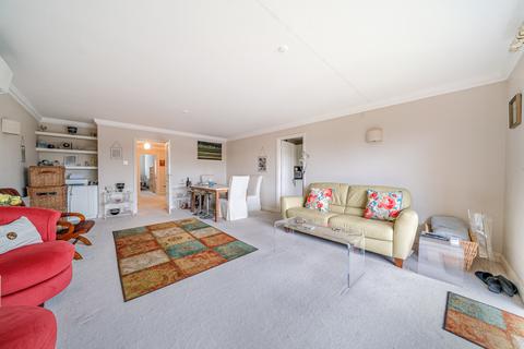 2 bedroom flat for sale, Farington Acres, Vale Road, Weybridge, KT13