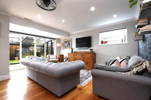 17 Lankton Close, Beckenham, BR3 5DZ