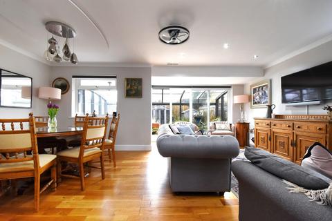 17 Lankton Close, Beckenham, BR3 5DZ