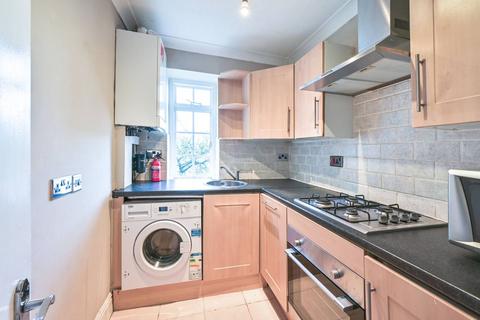 Studio to rent, Finchley Road, Temple Fortune, London, NW11