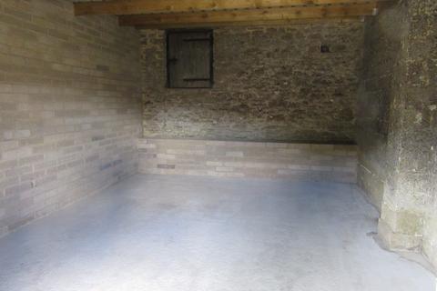 Storage to rent, Between Cirencester and Fairford