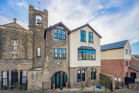 3 bedroom flat for sale, Kirkgate, Birstall