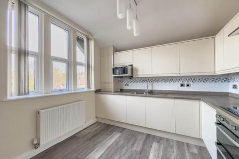 3 bedroom flat for sale, Kirkgate, Birstall