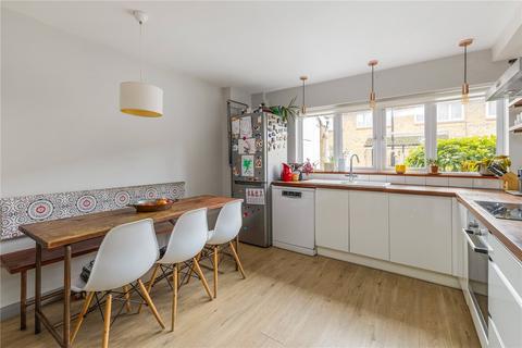 4 Phoenix Close, London, E8 4DF
