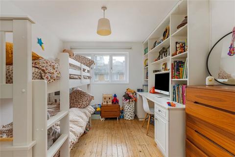 4 Phoenix Close, London, E8 4DF