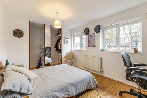 4 Phoenix Close, London, E8 4DF