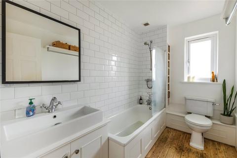 4 Phoenix Close, London, E8 4DF