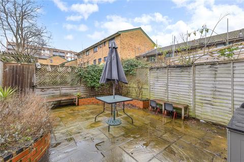 4 Phoenix Close, London, E8 4DF