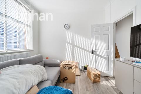 3 bedroom flat to rent, Bristol Gardens, Brighton, BN2