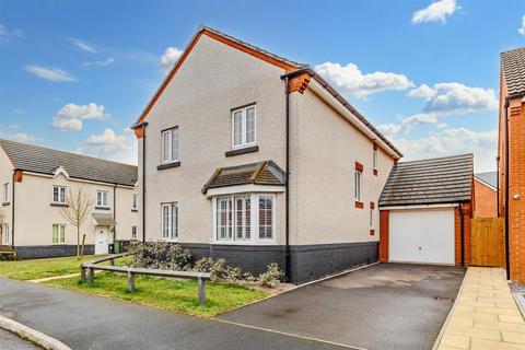 4 bedroom detached house for sale, Crump Way, Evesham WR11