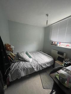 4 bedroom flat to rent, Simms Road, London SE1