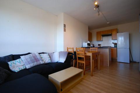 4 bedroom flat to rent, Simms Road, London SE1
