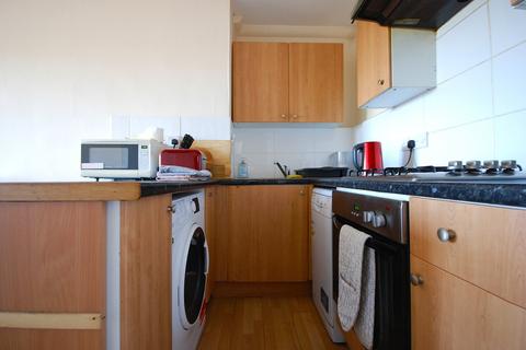 4 bedroom flat to rent, Simms Road, London SE1
