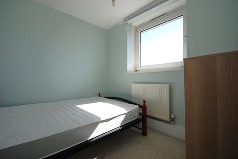 4 bedroom flat to rent, Simms Road, London SE1