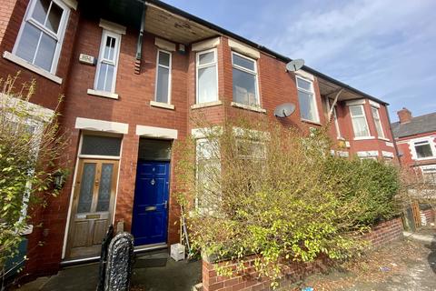 3 bedroom terraced house to rent, Redruth Street, Manchester, M14 7PX