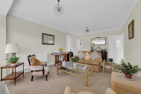 15 Foxes Dale, Bromley, BR2 0JS