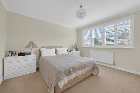 15 Foxes Dale, Bromley, BR2 0JS