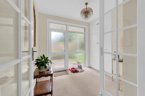 15 Foxes Dale, Bromley, BR2 0JS