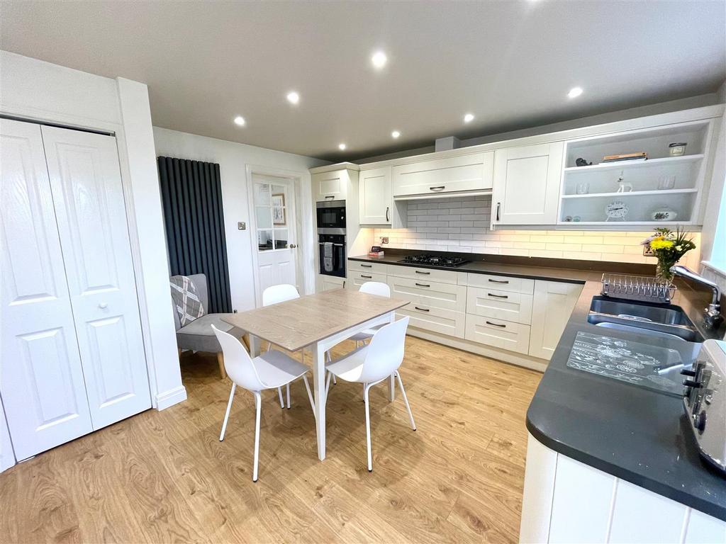 KITCHEN 3.jpg