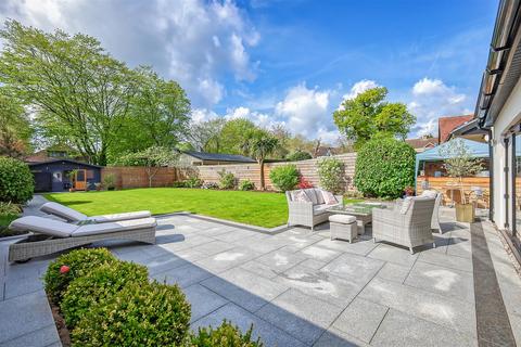 5 Newmans Drive, Hutton, Brentwood, CM13 2PZ