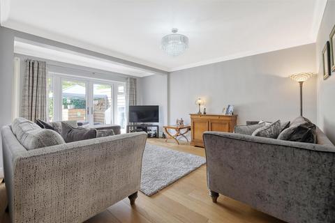 5 Newmans Drive, Hutton, Brentwood, CM13 2PZ