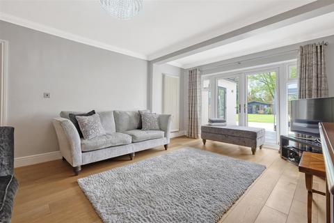 5 Newmans Drive, Hutton, Brentwood, CM13 2PZ