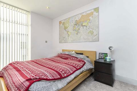 2 bedroom flat to rent, Broadway, London W13