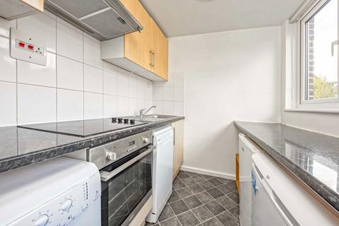 Studio to rent, Petersham Road, Richmond TW10