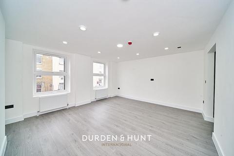 3 bedroom apartment to rent, Birkbeck Mews, London E8