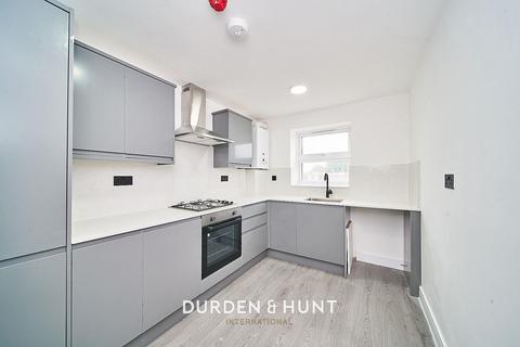 3 bedroom apartment to rent, Birkbeck Mews, London E8