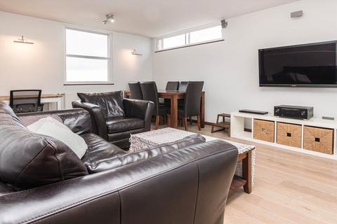 2 bedroom flat to rent, Kingston Hill, Kingston Upon Thames KT2