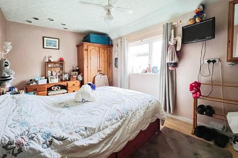 2 bedroom end of terrace house for sale, Keats Gardens, Stroud